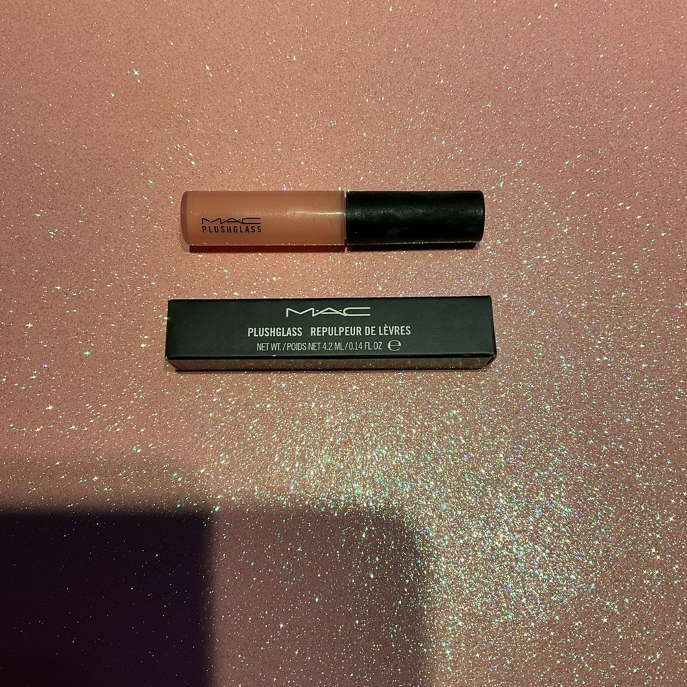 MAC Plushglass- FASHION FANATIC- NIB